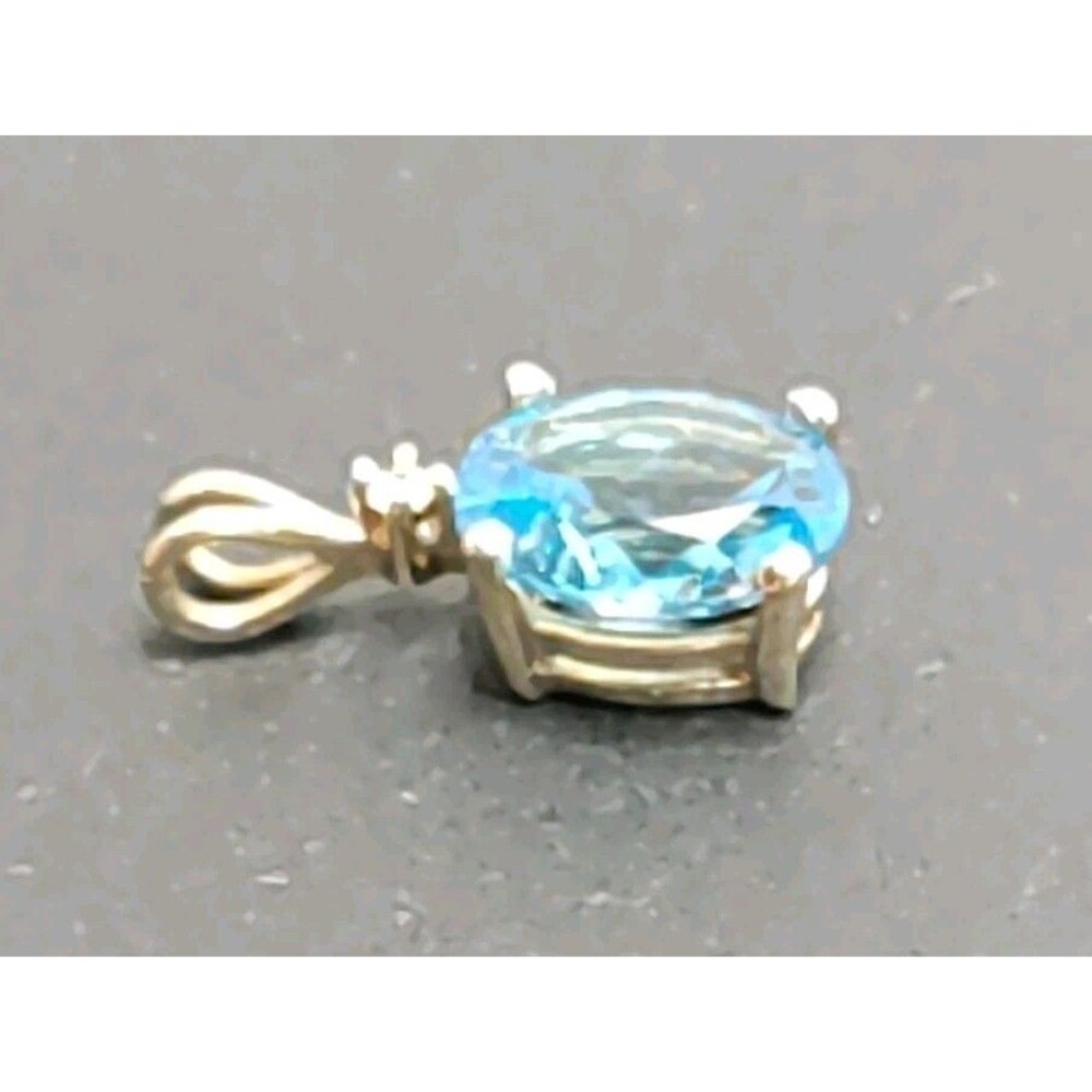 14 K Yellow Gold Blue Topaz & Diamond Pendant 16.7 MM X 6.4 MM - Picture 3 of 5
